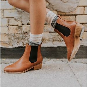 LIKE NEW Tan Chelsea Booties Size 6